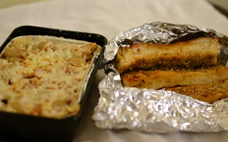 Baked Macaroni & Cheese with Garlic Bread