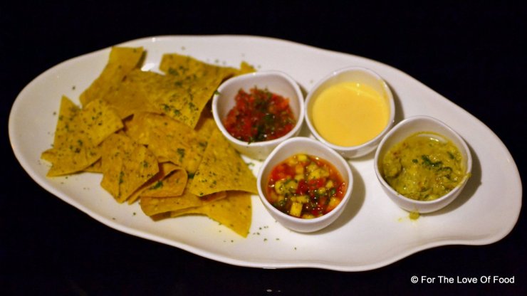 Nachos with 4 dips